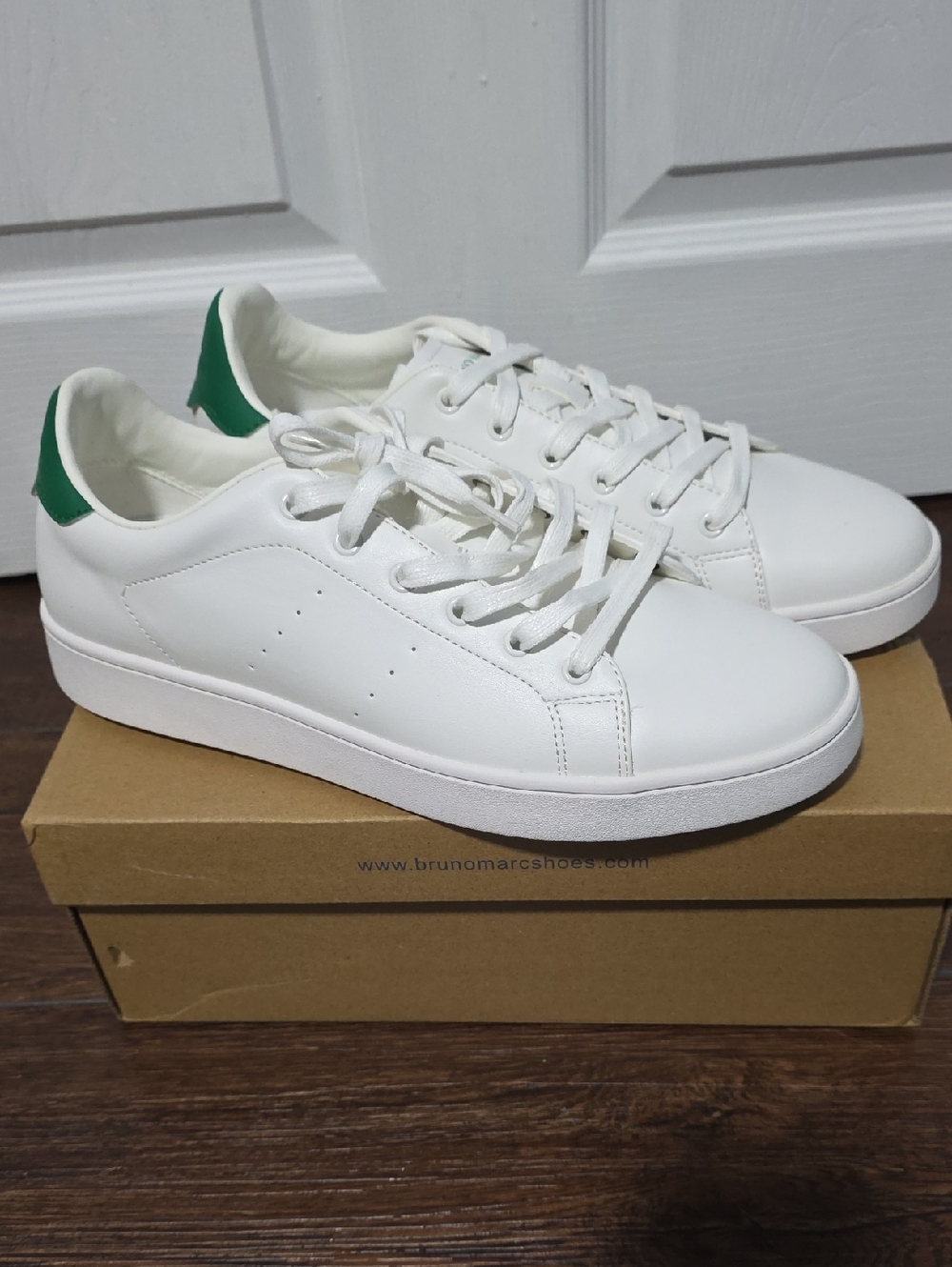 Men's White Low-Top Sneakers with Green Heel Accent